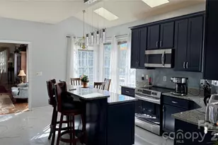 2836 Pickering Rd, Greensboro, NC 27407 - Photo 4