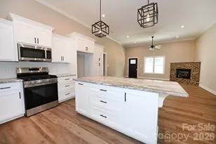 4940 Southview Dr, Hickory, NC 28602 - Photo 12