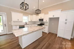 4940 Southview Dr, Hickory, NC 28602 - Photo 4