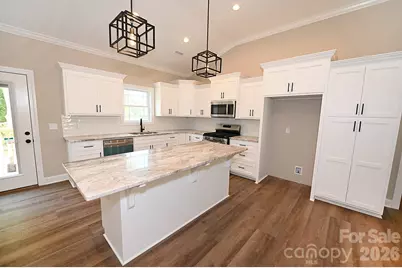 4940 Southview Drive, Hickory, NC 28602 - Photo 6