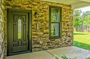 5511 Milhaven Ln, Charlotte, NC 28269 - Photo 2