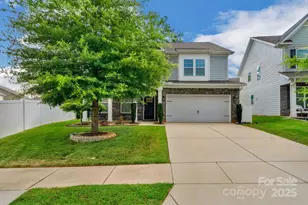 236 Robinwood Ln, Lake Wylie, SC 29710 - Photo 2