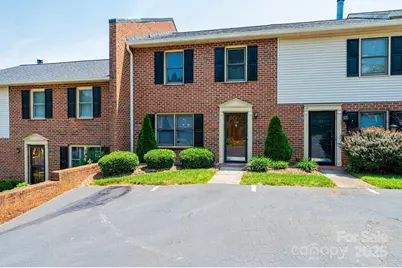 709 21st Avenue NE, Hickory, NC 28601 - Photo 2