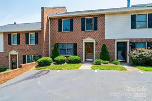 709 21st Ave NE, Hickory, NC 28601 - Photo 2