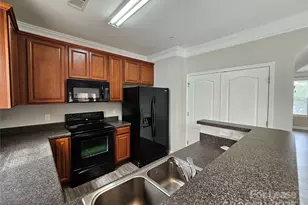 8728 Arbor Creek Dr, Charlotte, NC 28269 - Photo 6