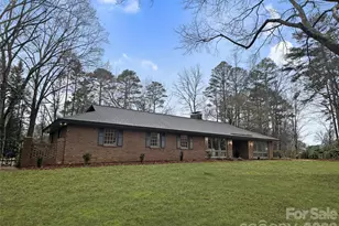 104 34th Ave NE, Hickory, NC 28601 - Photo 2