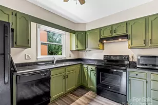 1745 Haywood Manor Rd, Hendersonville, NC 28791 - Photo 14