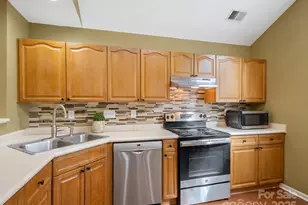 4580 Antelope Ln, Charlotte, NC 28269 - Photo 6