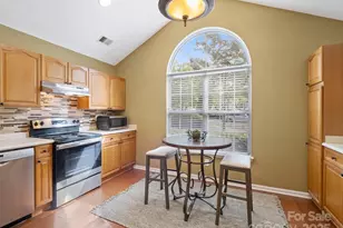 4580 Antelope Ln, Charlotte, NC 28269 - Photo 8