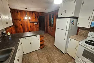 573 Uptons Landing Rd, Marion, NC 28752 - Photo 8