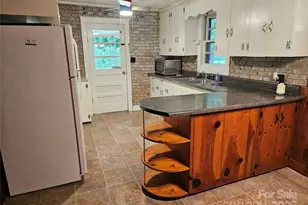 573 Uptons Landing Rd, Marion, NC 28752 - Photo 10