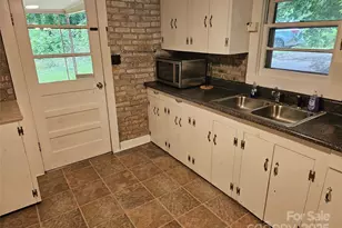 573 Uptons Landing Rd, Marion, NC 28752 - Photo 6