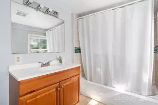 1302 1st Ave NW, Hickory, NC 28601 - Photo 18