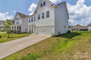 59 Thornberry Rd, Hendersonville, NC 28792 - Photo 2