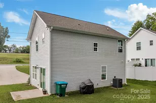 818 W Carolina Ave, Bessemer City, NC 28016 - Photo 6