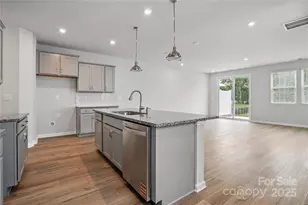 2101 Vinyasa Ln, Charlotte, NC 28215 - Photo 8