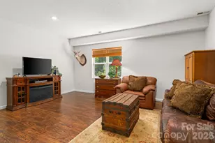 701 Salisbury Rd, Hendersonville, NC 28792 - Photo 32