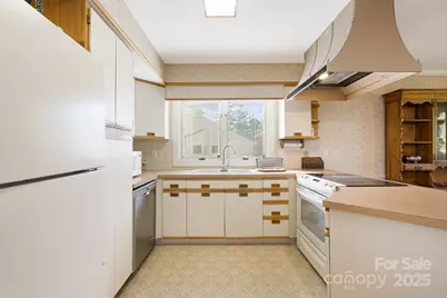 25 Westridge Court, Hendersonville, NC 28791 - Photo 10