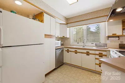 25 Westridge Court, Hendersonville, NC 28791 - Photo 8