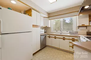 25 Westridge Ct, Hendersonville, NC 28791 - Photo 8