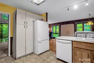 421 Chickadee Ln, Brevard, NC 28712 - Photo 12