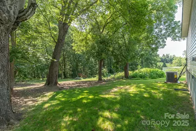 27 Forest Park Road, Marion, NC 28752 - Photo 2