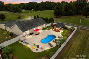 1974 Redwood Dr, Oakboro, NC 28129 - Photo 2