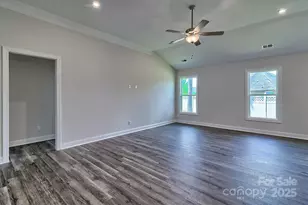 955 Exeter Dr, Sherrills Ford, NC 28673 - Photo 2