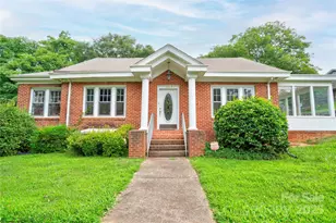 1407 E Marion St, Shelby, NC 28150 - Photo 2