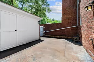 1411 Kensington Rd, Hendersonville, NC 28791 - Photo 32