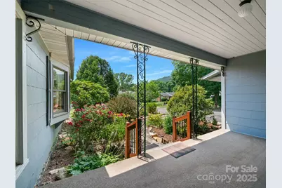 12 Robertson Street, Burnsville, NC 28714 - Photo 2