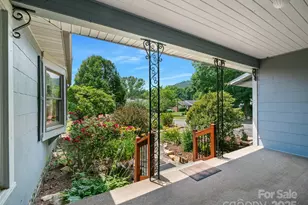 12 Robertson St, Burnsville, NC 28714 - Photo 2