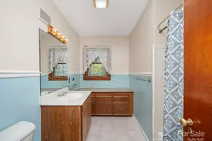 12 Robertson St, Burnsville, NC 28714 - Photo 26