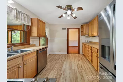 12 Robertson Street, Burnsville, NC 28714 - Photo 10