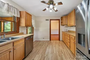 12 Robertson St, Burnsville, NC 28714 - Photo 10