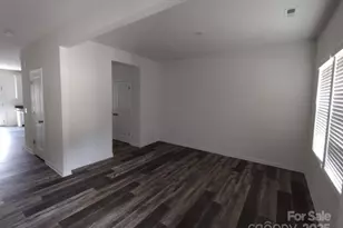 570 30th Ave Cir NE, Hickory, NC 28601 - Photo 2