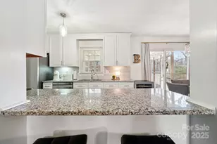 3016 Heathcroft Ct, Charlotte, NC 28269 - Photo 18