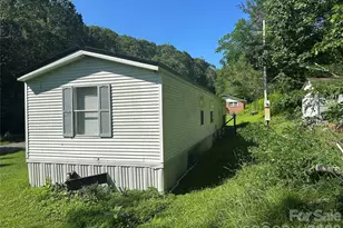 492 Chestnut Mountain Rd, Spruce Pine, NC 28777 - Photo 18