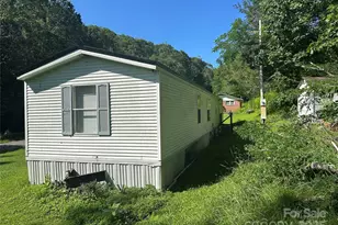 492 Chestnut Mountain Rd, Spruce Pine, NC 28777 - Photo 18