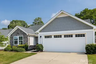 4231 Mackinnon Dr, Charlotte, NC 28214 - Photo 2