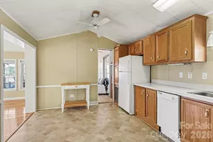 122 Maple St, New London, NC 28127 - Photo 8