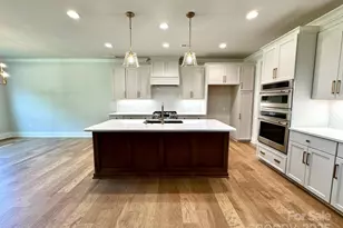 133 Crestview Ln, Troutman, NC 28166 - Photo 8