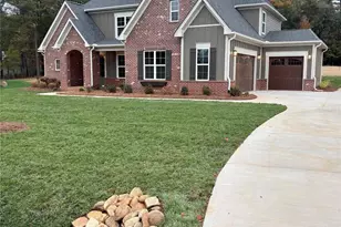 133 Crestview Ln, Troutman, NC 28166 - Photo 2