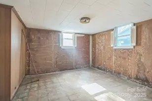 113 Falls St, Morganton, NC 28655 - Photo 12