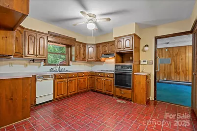 3195 Meadowbrook Street, Valdese, NC 28690 - Photo 8