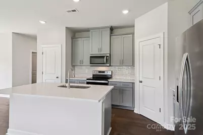 4131 Summit Woods Drive, Charlotte, NC 28216 - Photo 4