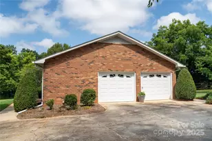 312 Lister Rd, Landrum, SC 29356 - Photo 36