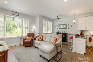 37 Thornes Ln, Asheville, NC 28805 - Photo 8