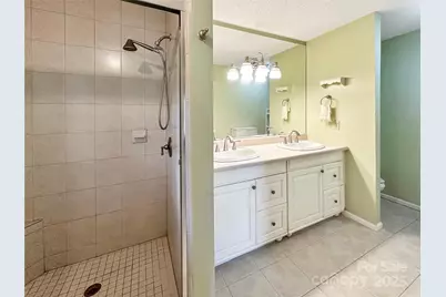 3245 15th Street NE, Hickory, NC 28601 - Photo 18