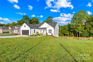 300 Hidden Creek Dr, Shelby, NC 28152 - Photo 2